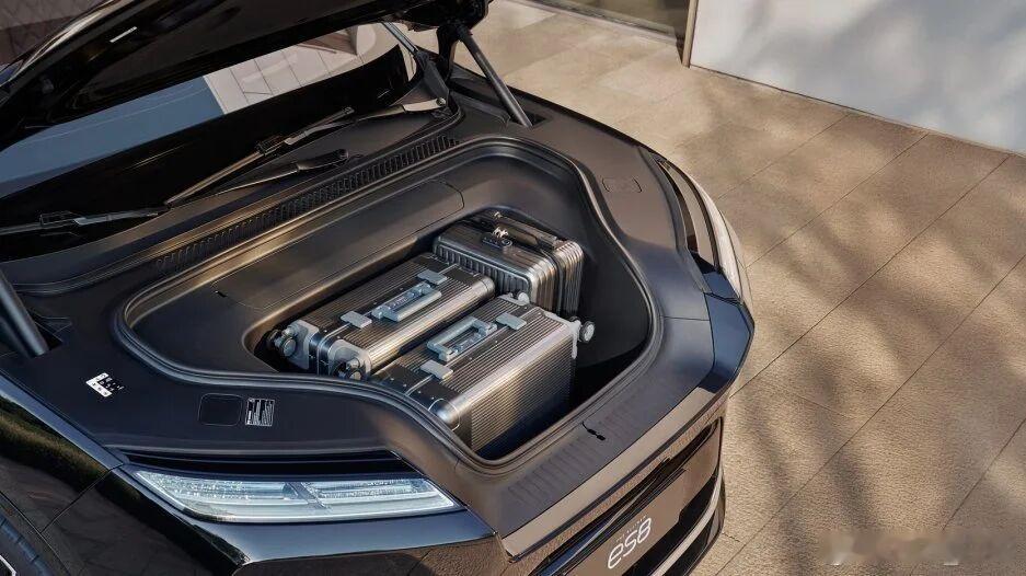 蔚来三代平台的热管理系统，是实现超低能耗和超大前备舱的关键底层能力之一。今天蔚来