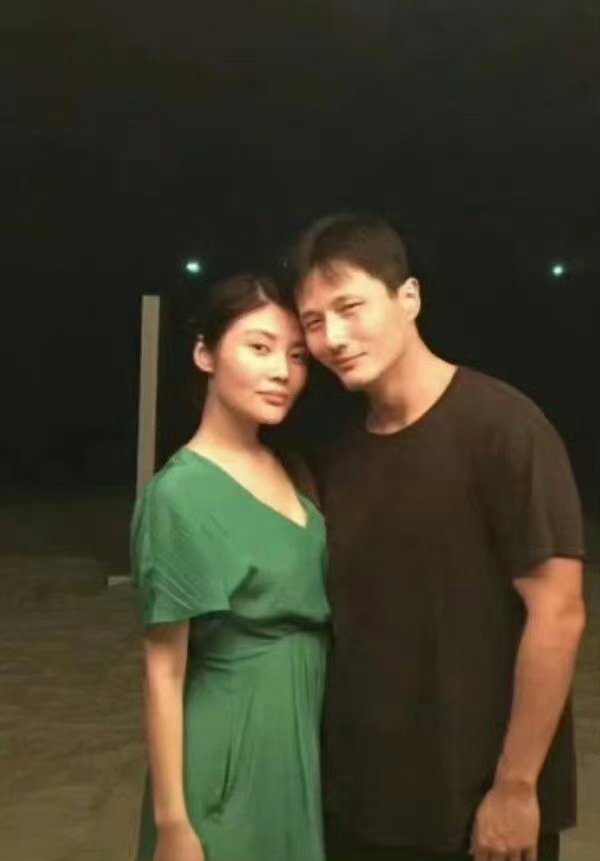 徐冬冬我妈妈也多了一个儿子从这个简短的回复里能看出徐冬冬的性格，直来直去却不