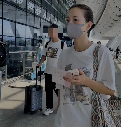 查了一下演员高圆圆，真是不查不知道，一查惊的跪了高圆圆曾经自爆：她曾在上