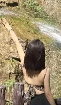 我今年51岁，163-98斤。最胖时124斤，慢慢减下来。女人保持身材自律是关键