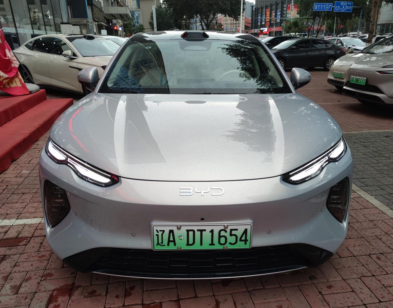 比亚迪旗舰轿跑《海豹08》全新海豹08惊艳上市，定位中大型旗舰轿车，19