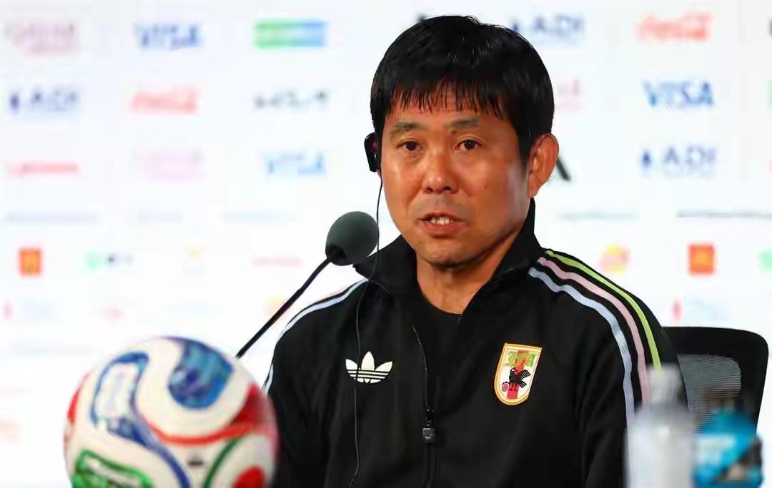 日本主教练输球他解释说是由于自己坏人失误造成了最后的输球，那么意思说如果不换人你