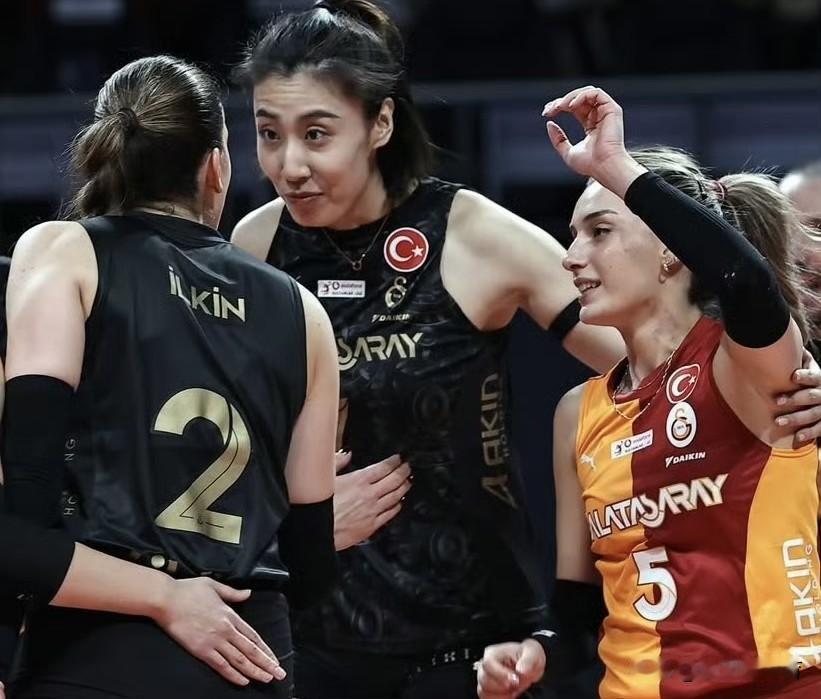 王媛媛巨星表现，又拿到了全场最高分17分，18扣12中5拦，媛媛这状态有点当年颜