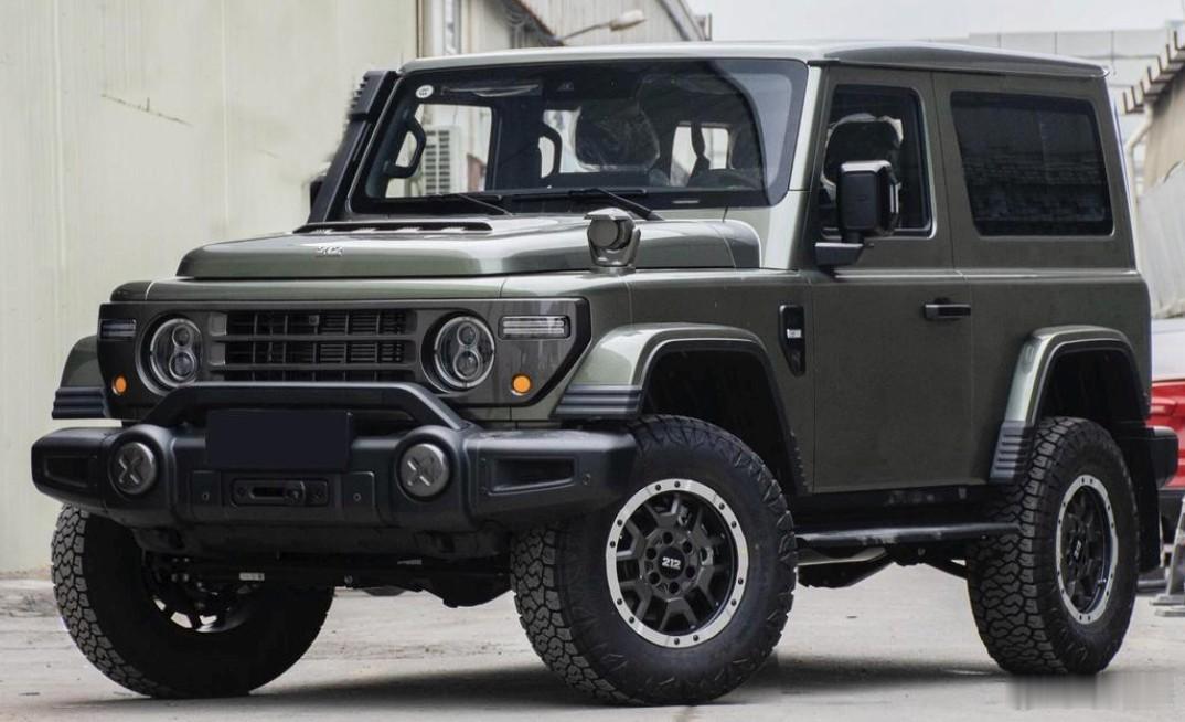 BAW推出三门版与皮卡版212T01，设计高度复刻Jeep牧马人与角斗士，引