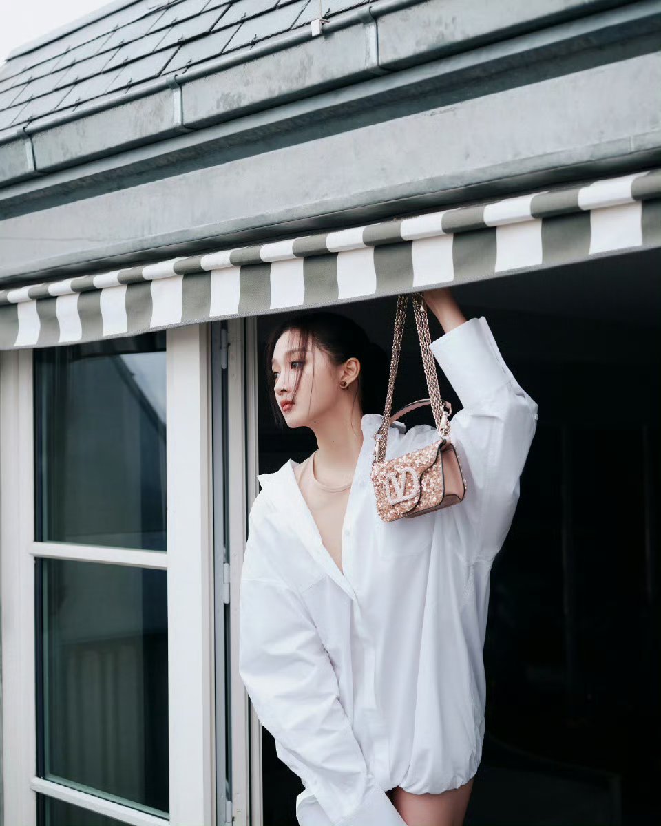 关晓彤紧急补救塌颅顶关晓彤白衬衫风又帅又美关晓彤关晓彤