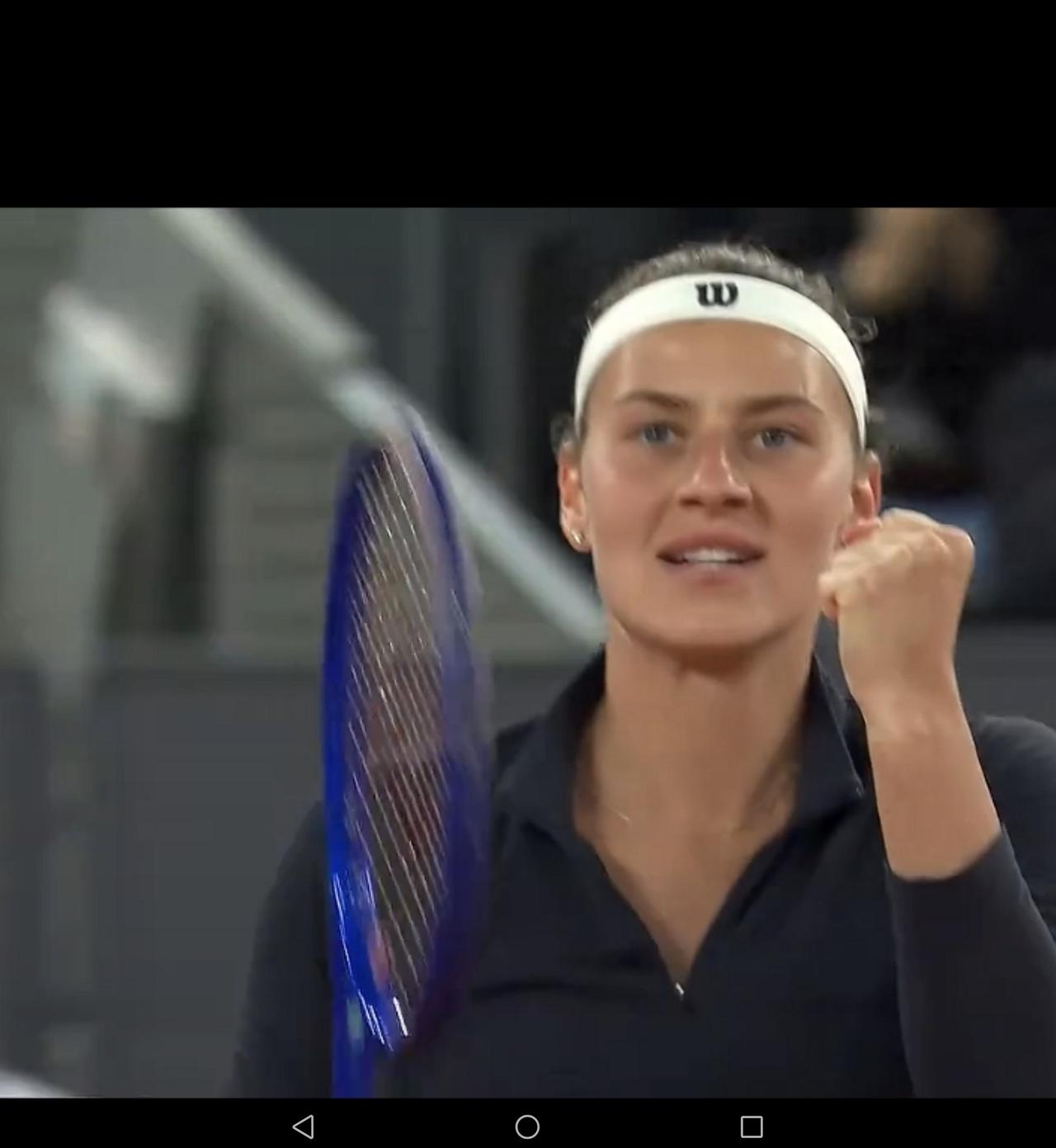 北京时间4月30日凌晨，WTA马德里站女单1/4决赛最后一场焦点战落幕。世界排名