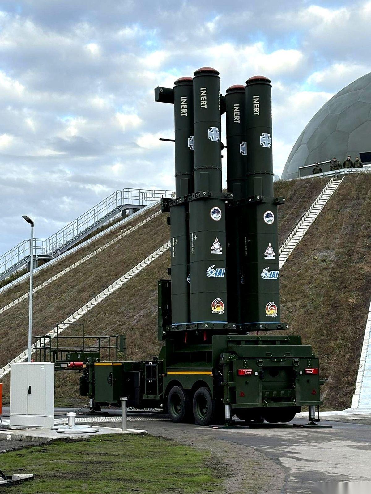 40亿美金的快递，刚从以色列送到德国。你猜怎么着？就几根“箭”。这玩意儿干