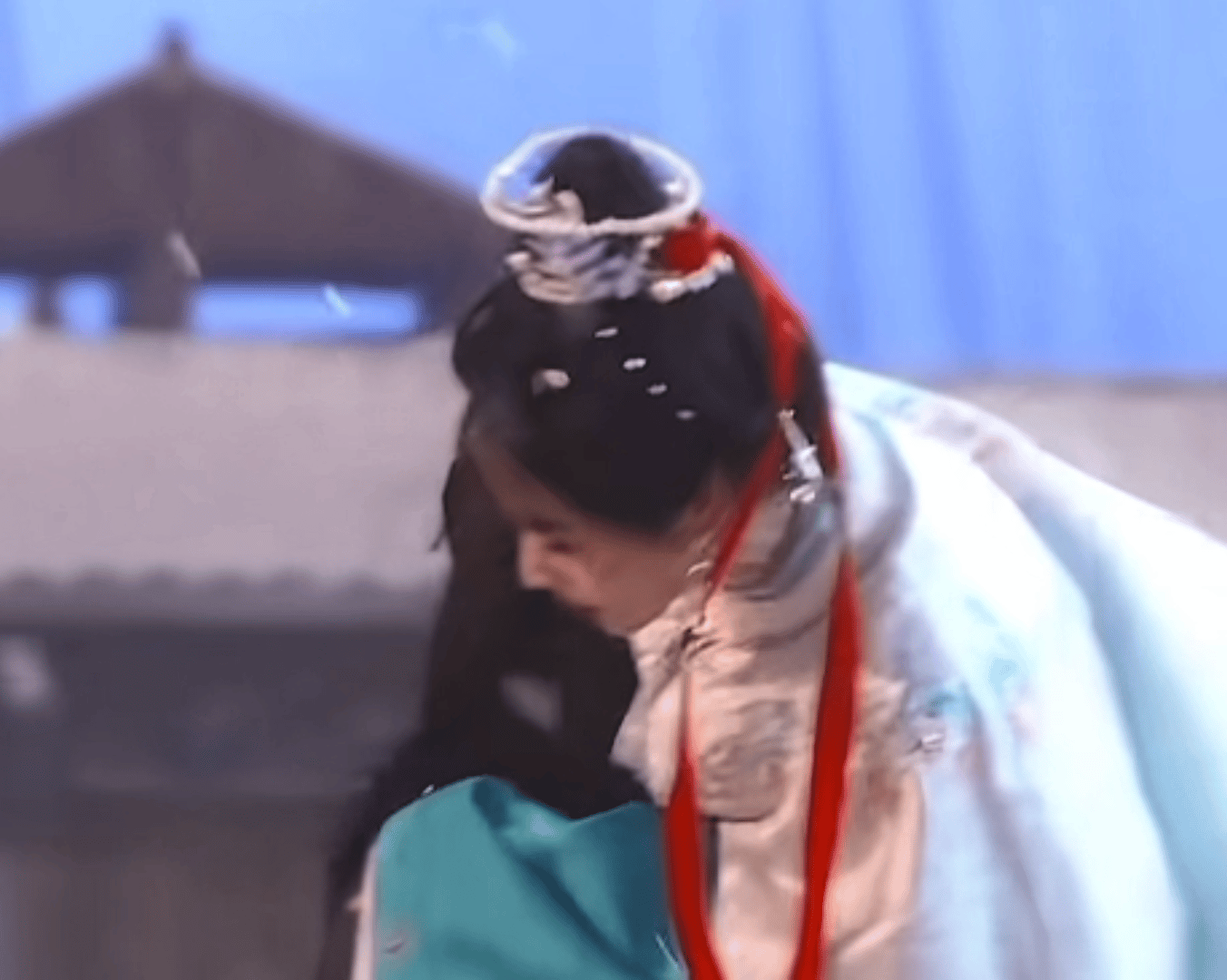 你们说这么可爱的女孩子我是不是应该背回家