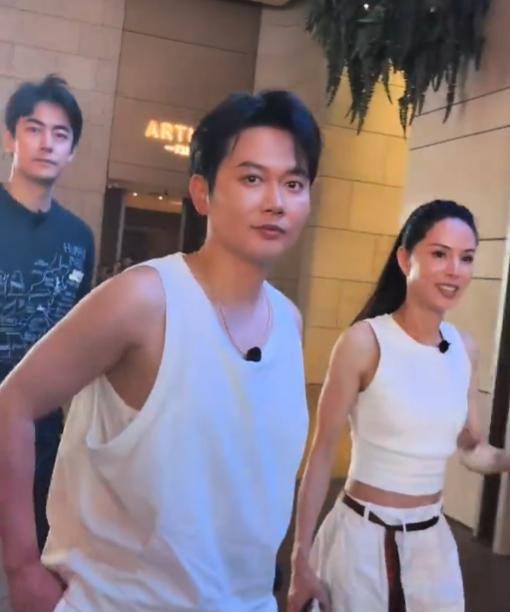 刚刚！孟鹤堂、李若彤、纪凌尘、曾志伟四人罕见跨界组合在香港街头被网友偶遇。面对网