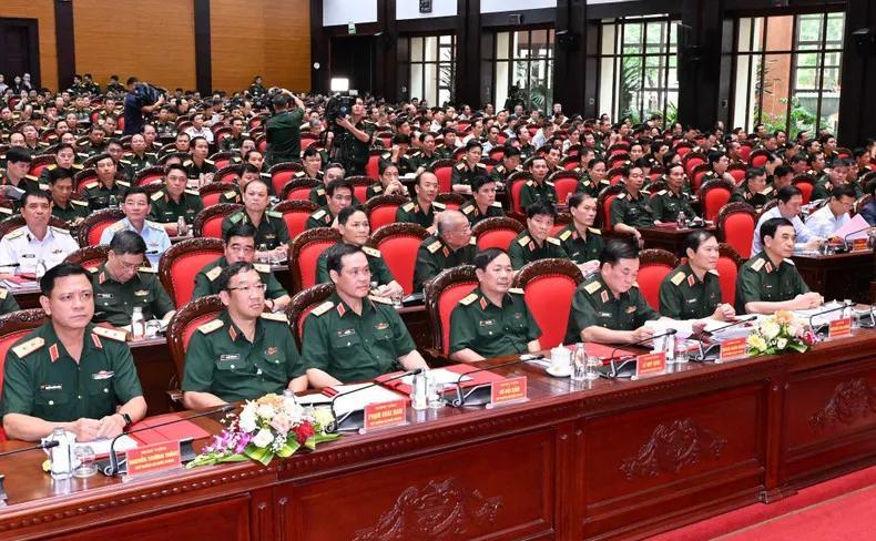 不寻常！苏林缺席2025年上半年全军军政会议实际上，只要是越南军队和公安的重要