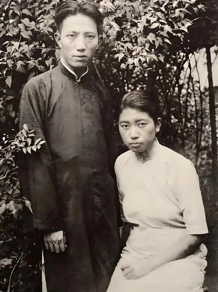 2021年，北京保利一幅2.8平尺小画拍出9775万天价，画上近400字的长跋，