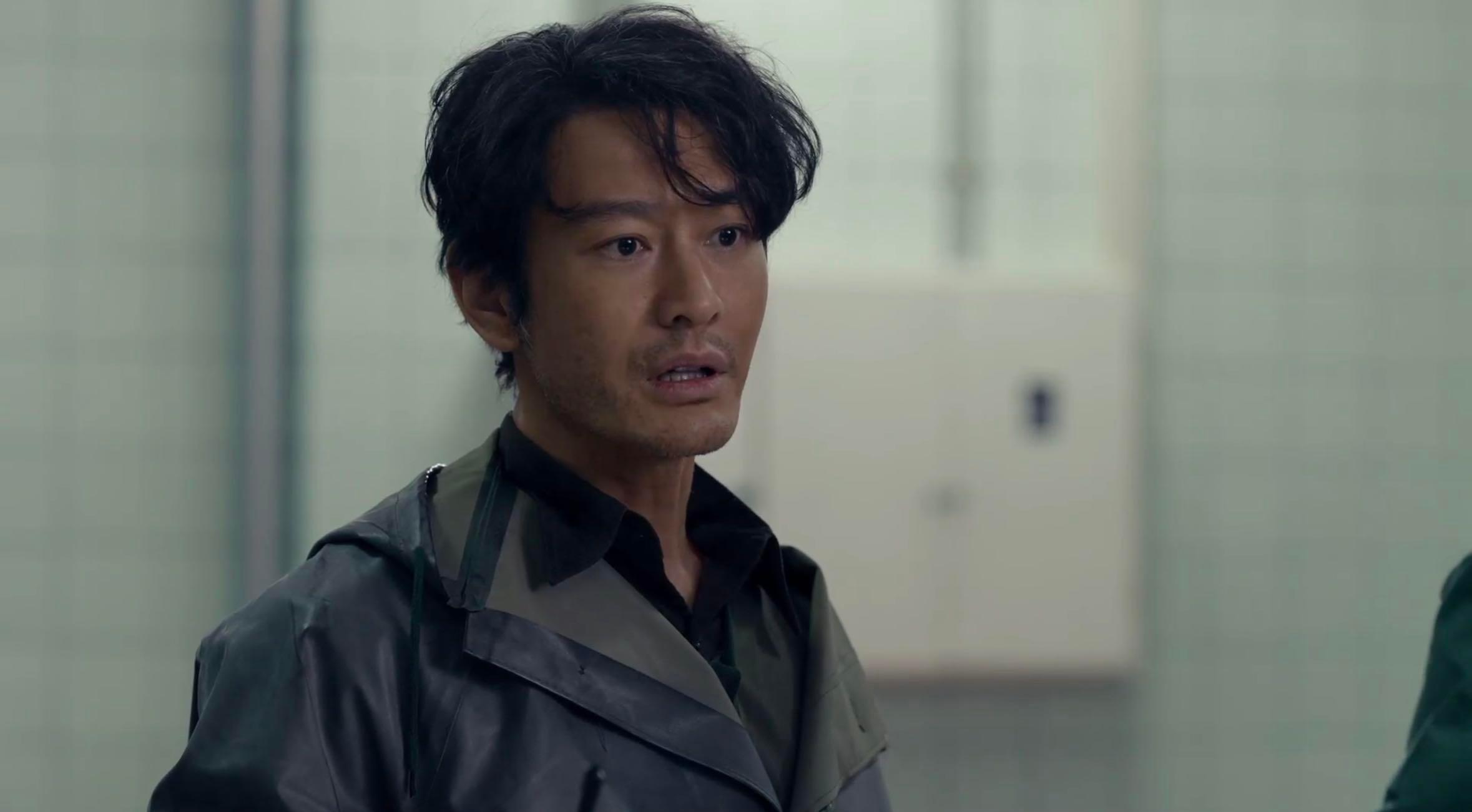 郑德诚李秋萍T人F人具象化了小城大事这段太真实了！郑德诚关注墙角渗水立马搬椅子