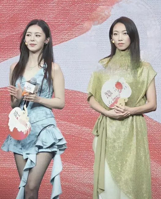 《长安的荔枝》阿弥塔的外貌比不上她身边的侍女，但她的辨识度高，那骑马射箭的