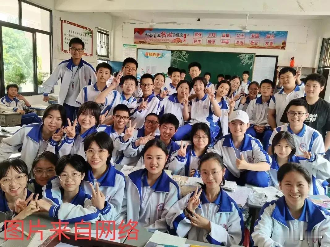 违规出现的借读生，借读生的学籍都如何安置了？这些学生通过关系把学籍放进城