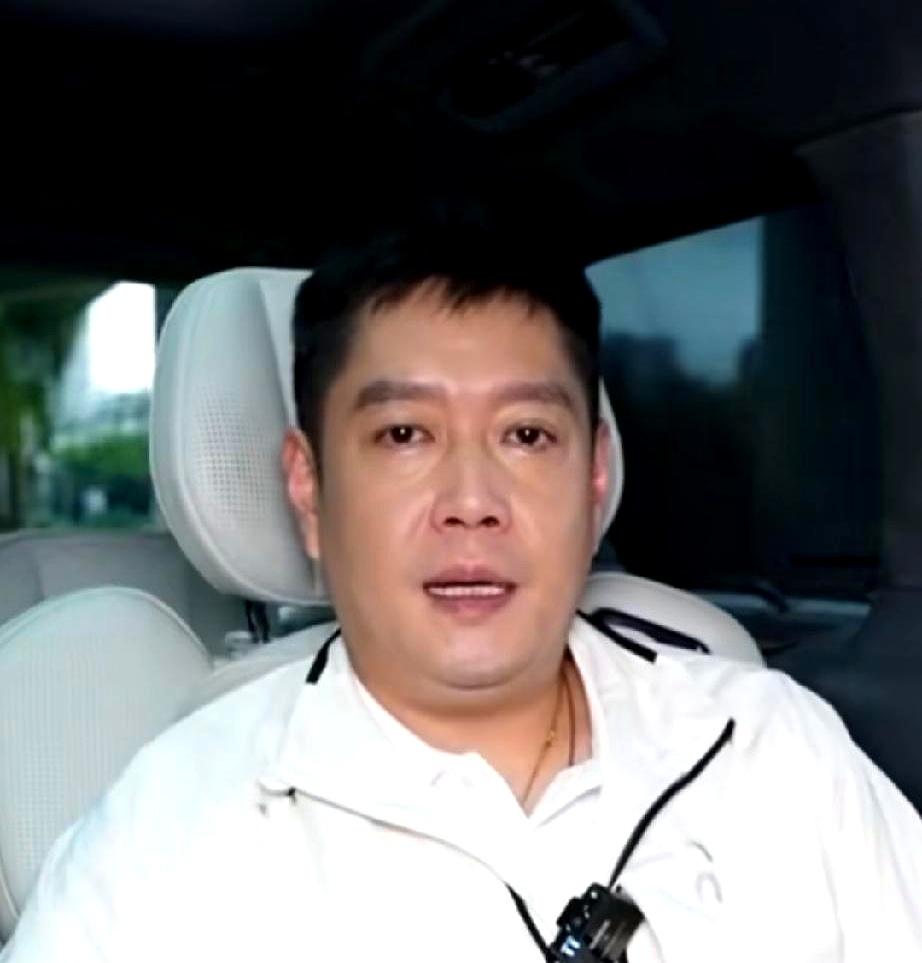 男队接力棒刚从马龙手里递到大头时，女队这只“船锚”却空了五年。不是没人能扛，莎