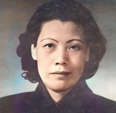 1930年，25岁的秦德君再次打胎。34岁的茅盾搂着她痛哭流涕，执意休妻给她名分
