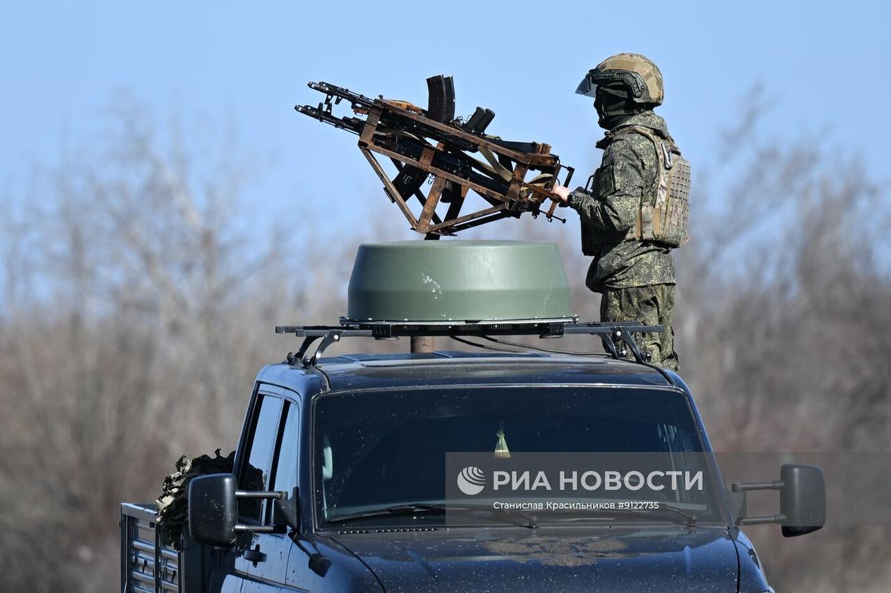俄军中央部队群的BUK-M3部队在多布罗波列方向执行任务。除了使用反无人机“