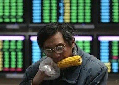 大盘再次走低，调整还有多久结束？今天A股继续震荡，上证指数低开后拉高翻红，最后又