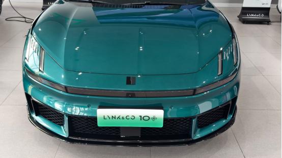 怎么看都觉得领克10+的竞速版最合适，Racing包直接包含了碳纤尾翼，ENDL