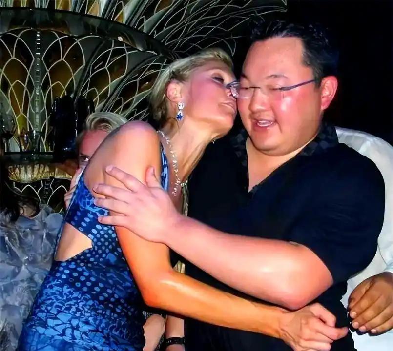 华裔富三代刘特佐，一个肥头大耳，一脸油腻的中年男人，号称“马来西亚和珅”!他豪掷