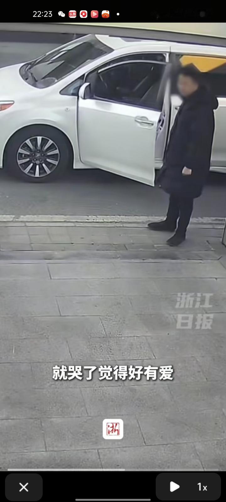 12月8日，辽宁铁岭。女子晒出监控视频，三个月的小黄狗护送自己离开后，还留在门口