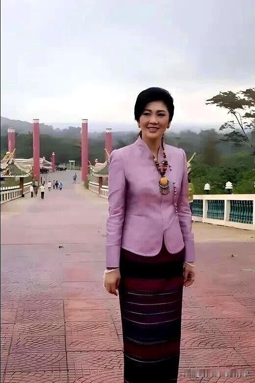 这才是真正的亚洲第一美女，长的美，仪态万方，由内而外散发出浓浓的女人味，有书卷