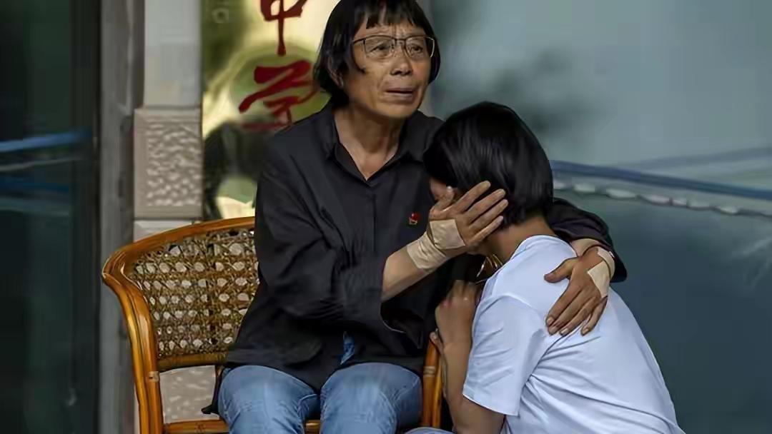 有人在网络上公开污蔑张桂梅老师和华坪女中，被请进去和咖啡了。网络上不是