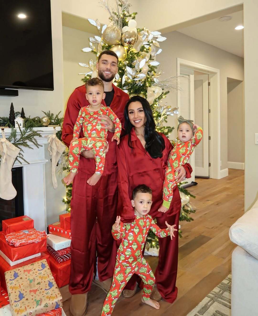 拉文的孩子基本已经串成白人了，完全看不出来是黑人。