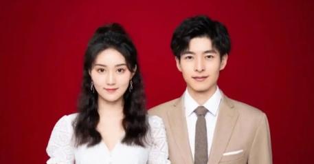1996年3月8日，一个女婴降生在普通的中国家庭。父亲给她起名叫李炎梦，谁也没料