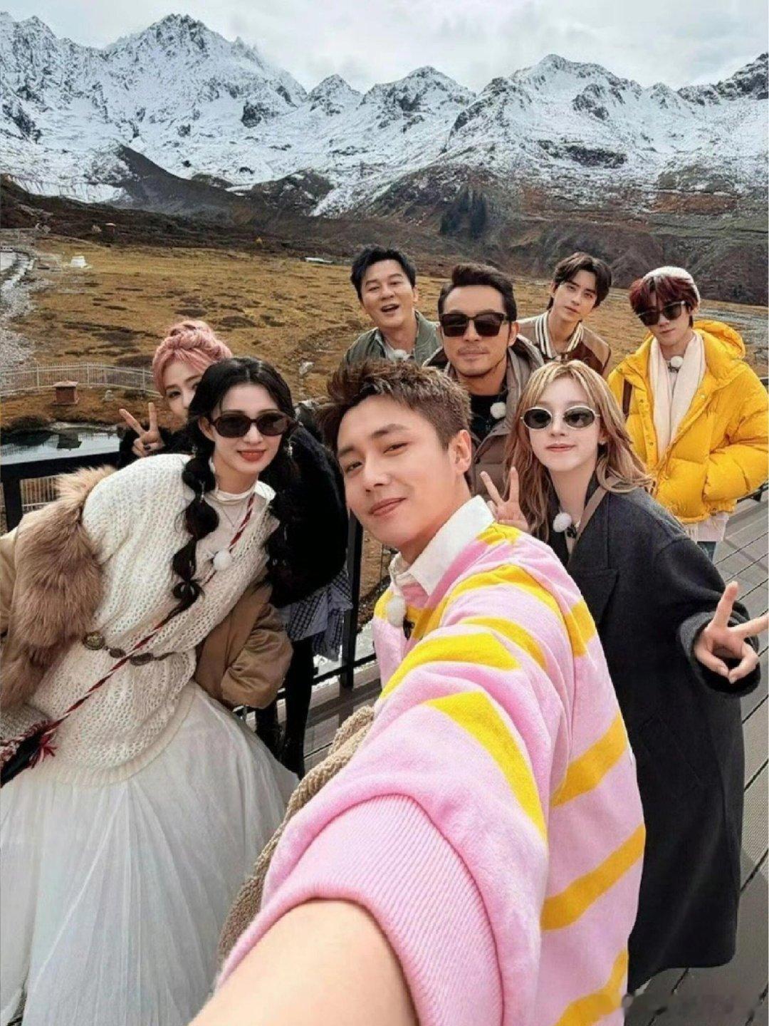 录个综艺发现！白鹿的身体素质是真的好奔跑吧所有人的魔童是白鹿吧，其他人都在吸氧，