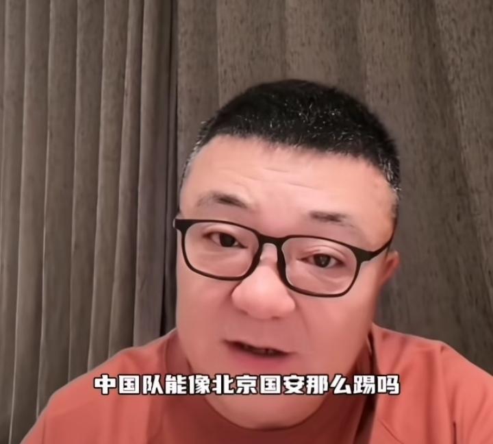 中国男足未来技战术发展方向，著名解说员董路给出两个路子，一是成都蓉城，二是于根伟