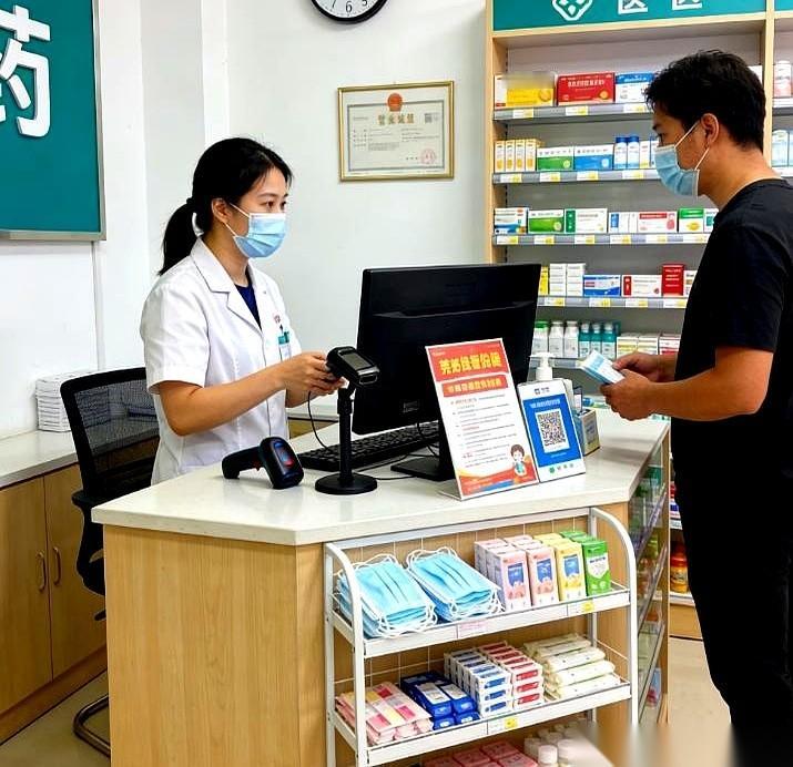 我跟你讲，药店里最不想让你知道的秘密，根本不是什么新出的天价药。恰恰是那些在最