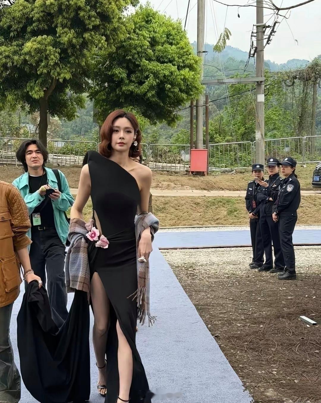 一直不理解她是怎么看上杜海涛的​​​