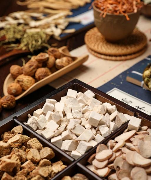 一种“土黄金”似的草根,专门针对肾囊肿、腰膝酸软、小便不利,很多人不认识!