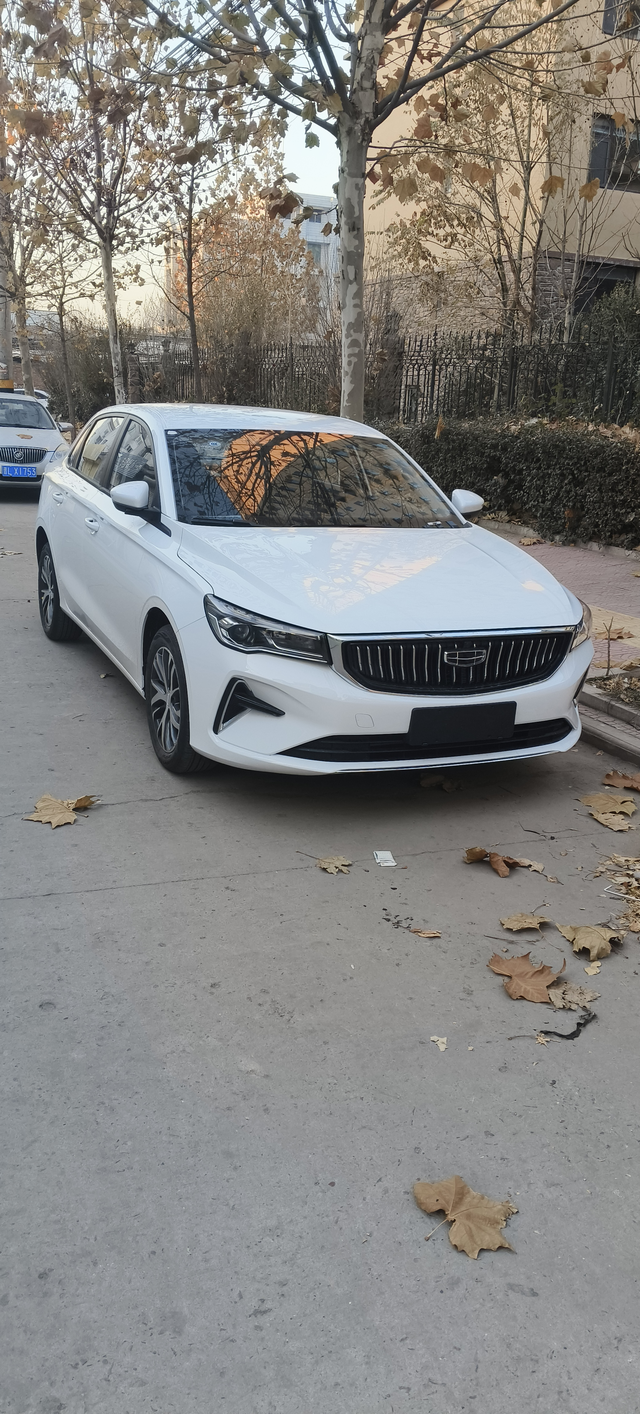 四代帝豪手动挡，说说缺点吧！不废话直接开说，还没上牌照，刚提回来三天1.铁皮