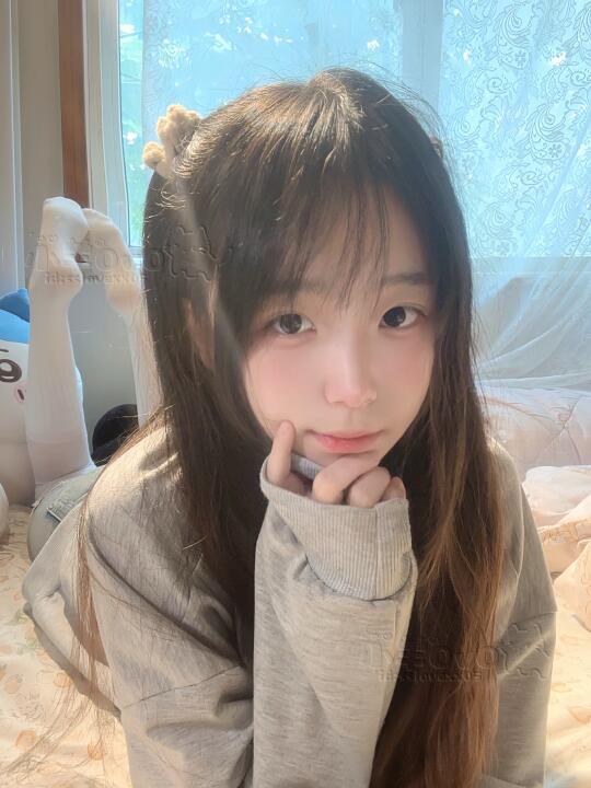 hello你好这里是萌妹子(｡ì _ í｡)