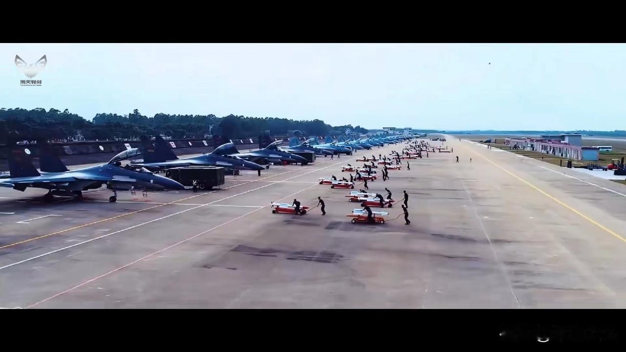 这感觉对吗？南部空军这一波“天秀”，一眼望不到边的战机……近日，南部空军霸气