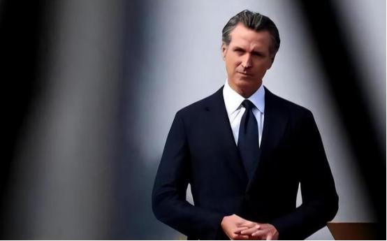 特朗普做梦想不到，美官员不顾白宫警告单独参会，全程赞扬中国却狠骂美国。 第