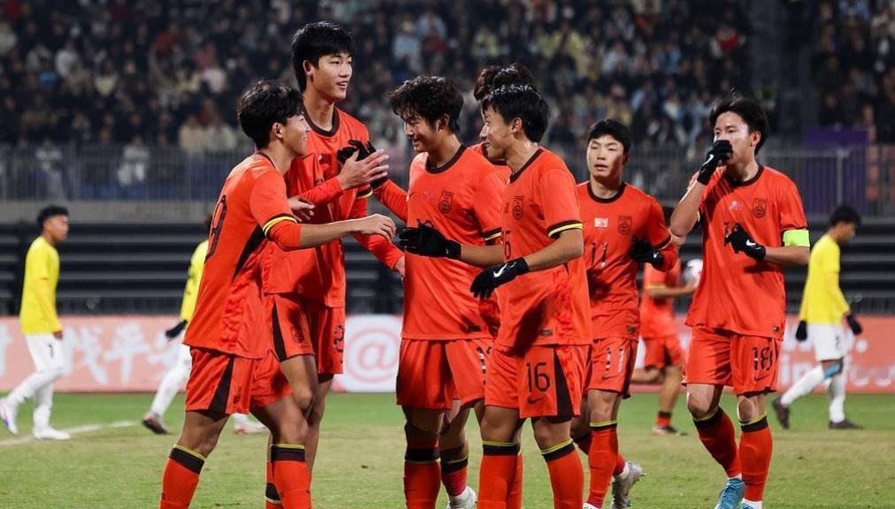 未来国足有可能成为亚洲霸主！太残暴了！国足U17在重庆铜梁龙球场4球击溃孟加拉