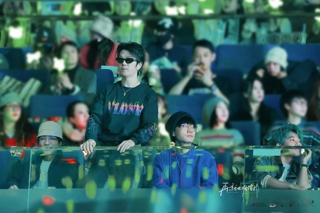 再就业男团，央视主持人，喜人……陆虎北京一场巡演来了娱乐圈将近40人！这人脉