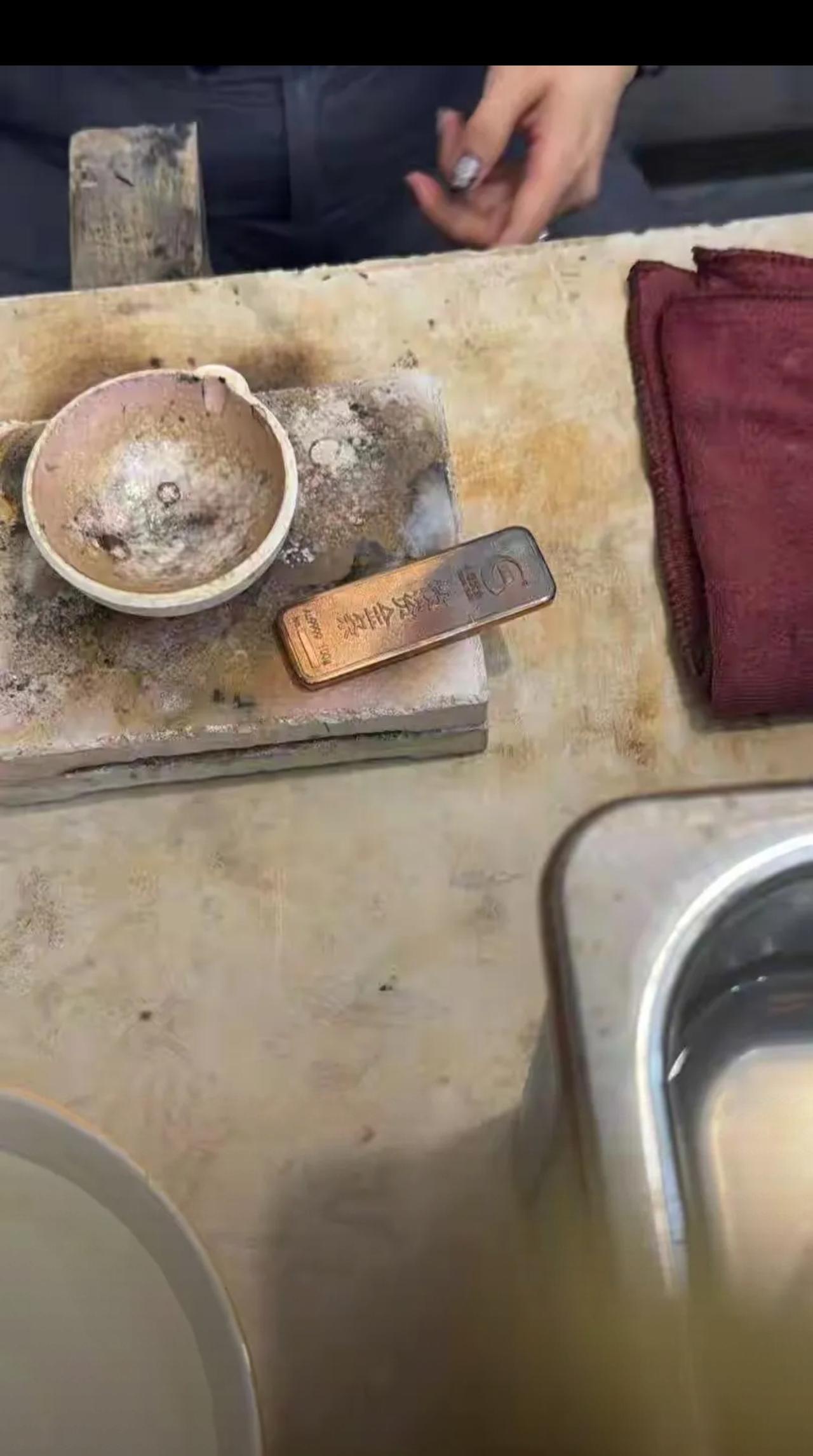 “人傻钱多！”湖北武汉，女子与10年前的前男友复合，未婚，却先备孕，谁料，男子用