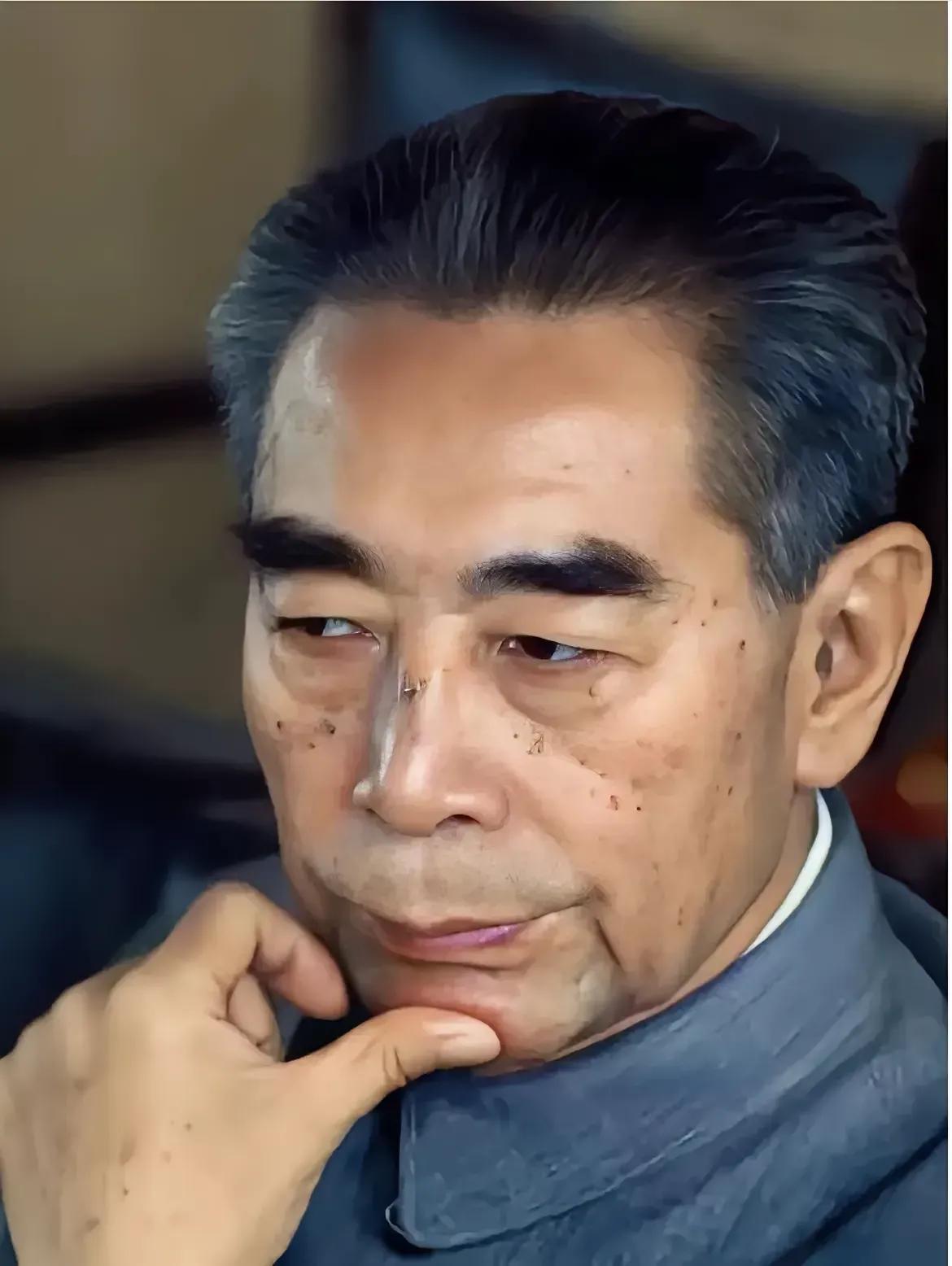 谈心促友1953年，周总理有一次在北京约见刘海粟，从晚上11点