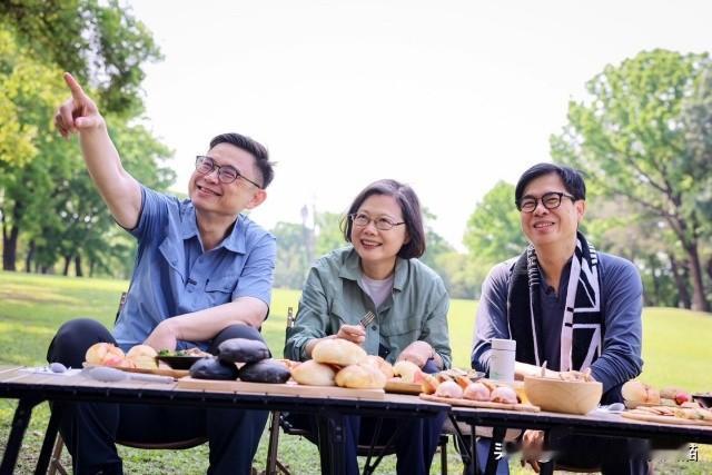 尴尬！赖清德竟遭疏远？绿营选将怕被赖带走选票，纷纷向蔡英文靠拢～猫仔发现一件