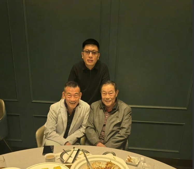杨议兄弟四人再度重归于好，根据杨议小助理小辉透露昨天大爷杨威和三大爷杨伦四伯杨建