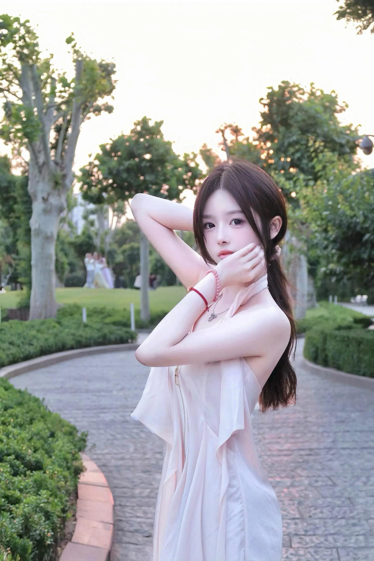 少女在公园的浪漫时光