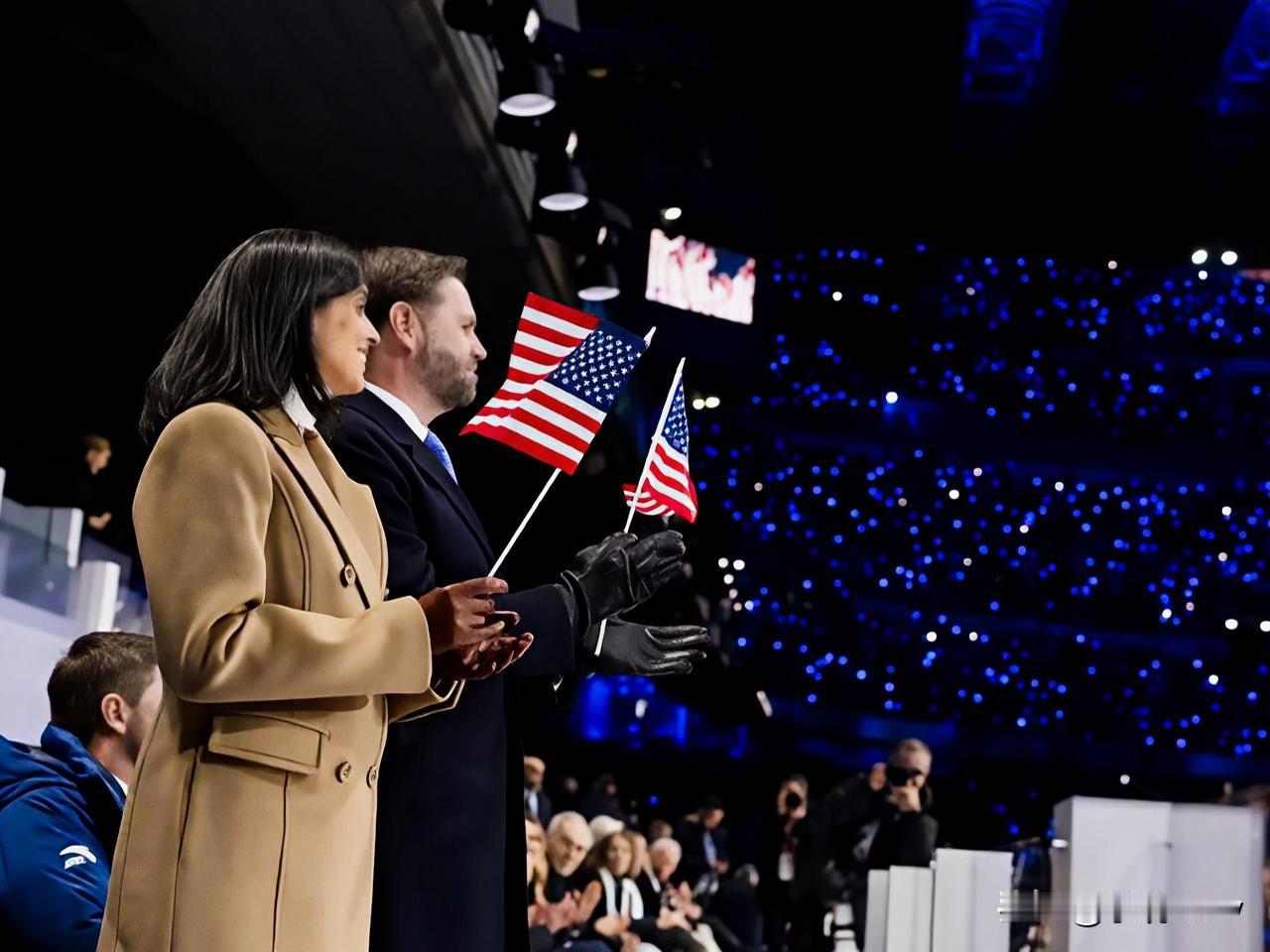 美国队刚走出来，全场8万人的嘘声，差点把意大利体育场的全场8万人的嘘声，差点把意