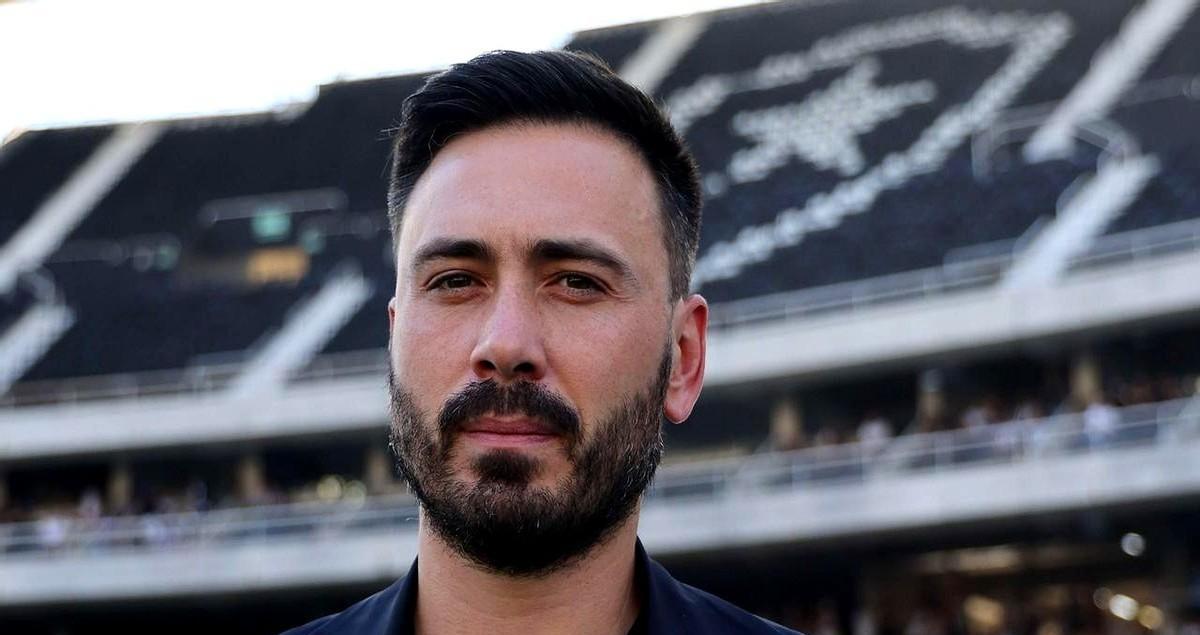 刚带队拿下南美最高荣誉，第二天就撕了续约合同。戴维德·安切洛蒂在巴西的剧本，让