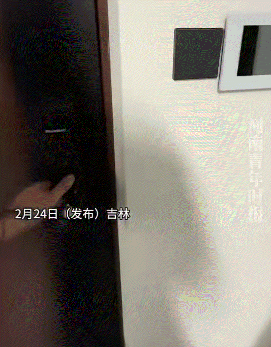 差点懵圈了。吉林，一外卖小哥送外卖，来到订餐的1802房主家敲房门后，这隔壁18