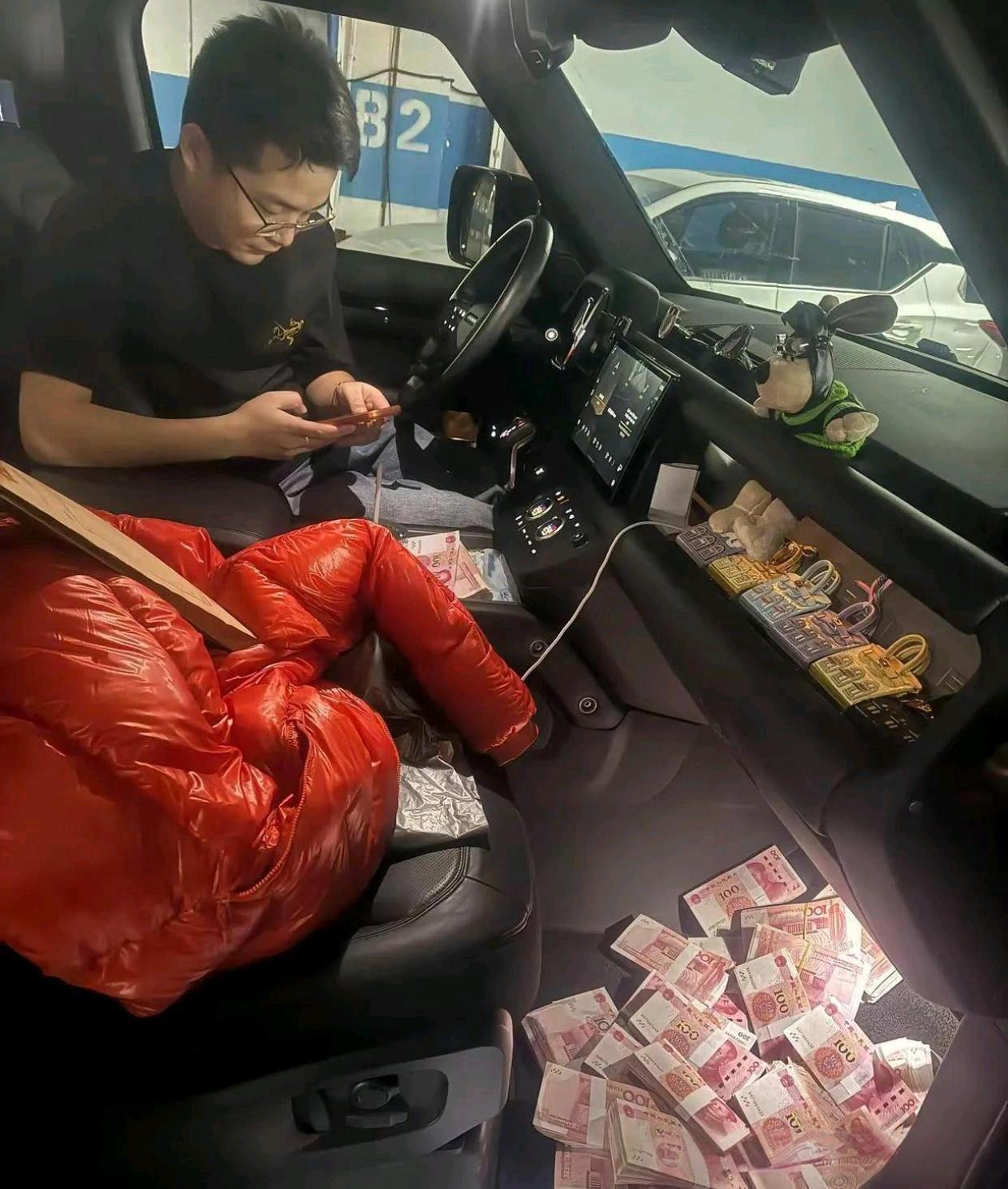 这是刺裸裸的炫富