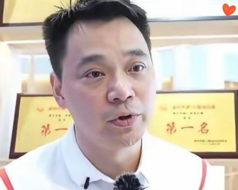 夏煊泽这次被查，可能要影响到他今后的工作和生活。不少网友都把目光投向他的妻子，对